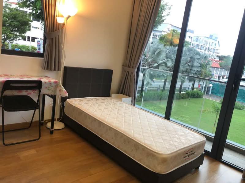 24 One Residences, 241 Pasir Panjang Road, 3 Bedrooms, 807 sqft, Condominium For Rent, by Sheevonne Lau, 21903122 - Spacious master room with ensuite balcony and toilet - PropertyGuru.com.sg