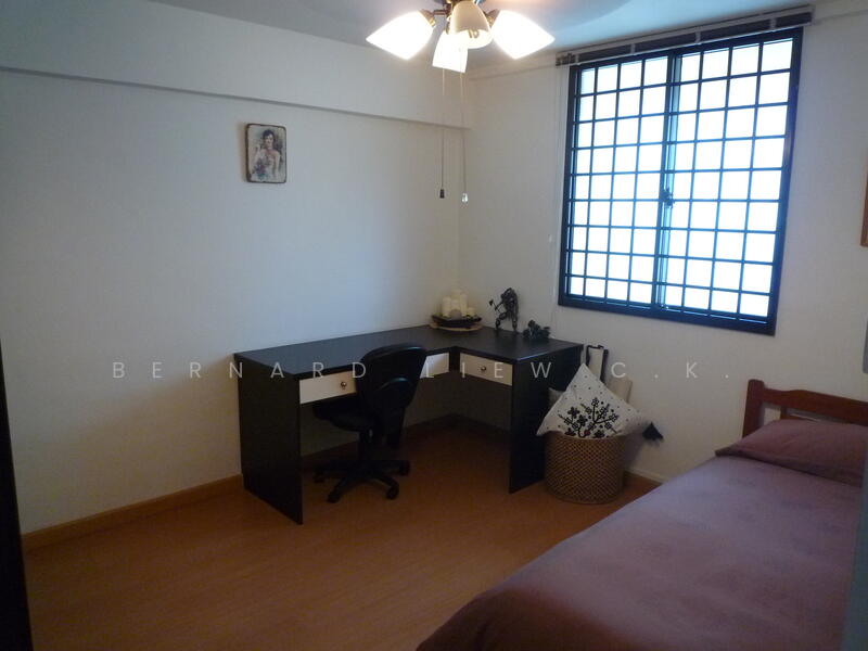 Common Bedroom with Study Desk
