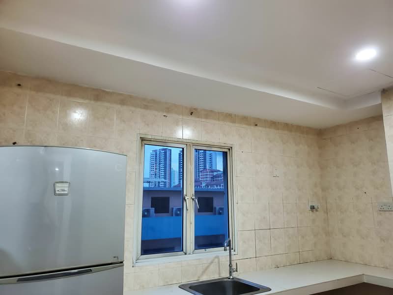 Sunflower Court, 30 Lorong 6 Geylang, 3 Bedrooms, 1,152 sqft, Condominium For Rent, by Cheryl Aw, 21920138 - PropertyGuru.com.sg