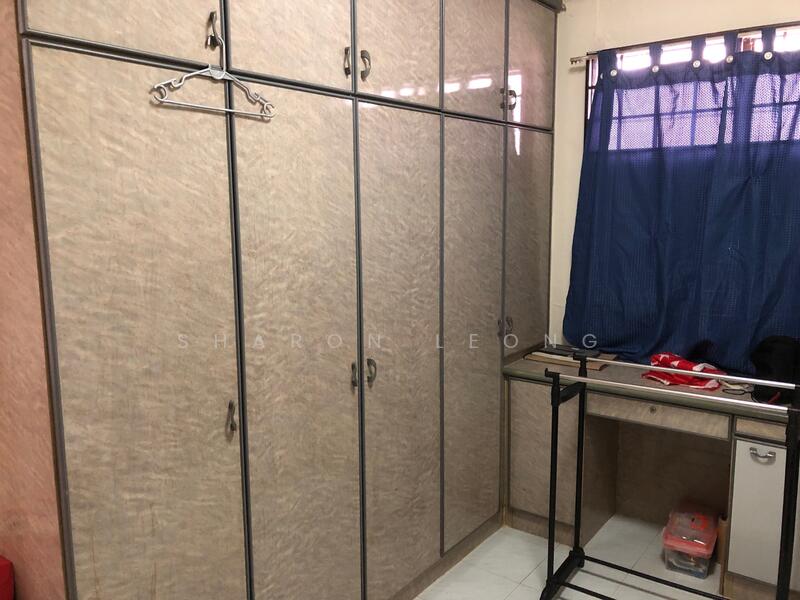 Moveable furniture in photo belong to current Tenant