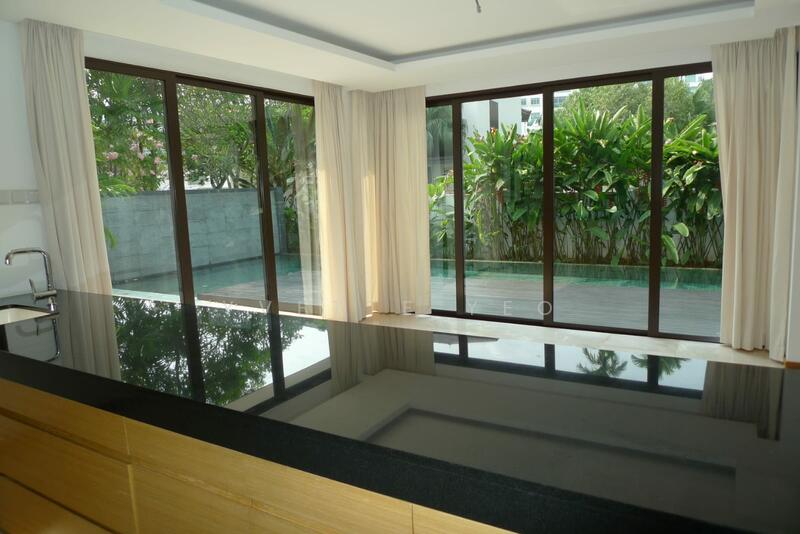 dry kitchen / dining