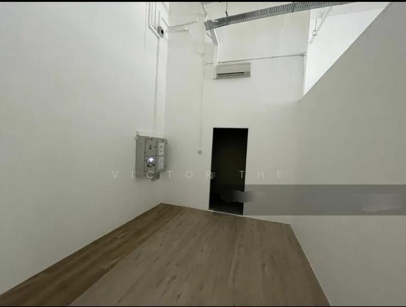 Interlocal Centre, 100G Pasir Panjang Road, 1,680 sqft, Light Industrial (B1) For Rent, by Victor The, 21928848 - CommercialGuru.com.sg
