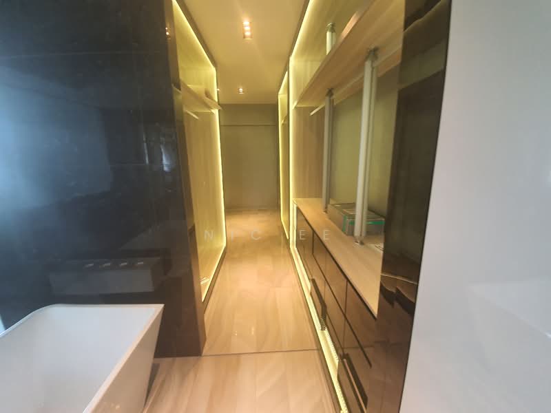 Leonie Towers, 20 Leonie Hill, 3 Bedrooms, 2,938 sqft, Apartment For Rent, by Nic Ee, 21934738 - Walk in wardrobe with plenty of storage (Large closet) - PropertyGuru.com.sg