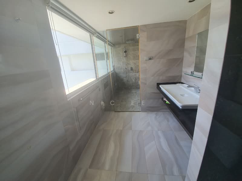 Leonie Towers, 20 Leonie Hill, 3 Bedrooms, 2,938 sqft, Apartment For Rent, by Nic Ee, 21934738 - Master shower area - PropertyGuru.com.sg