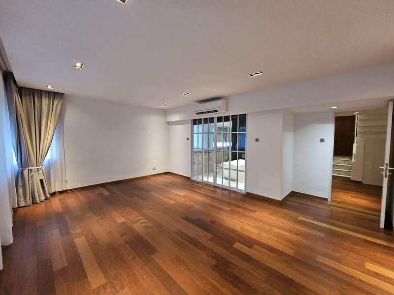 Leonie Towers, 20 Leonie Hill, 3 Bedrooms, 2,938 sqft, Apartment For Rent, by Nic Ee, 21934738 - Super Large Master Bedroom with Walk In Closet (Lower Floor) - PropertyGuru.com.sg