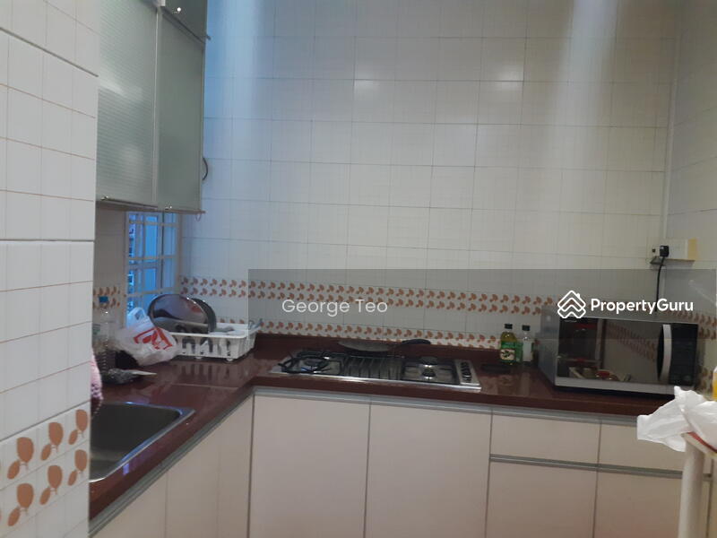   Well equipped Kitchen