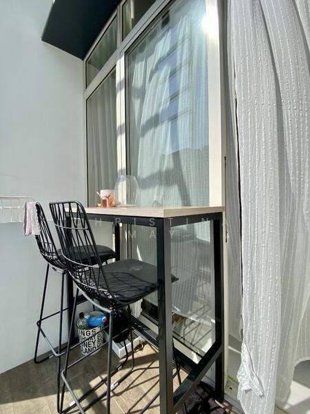 Balcony & Outdoor Dining 