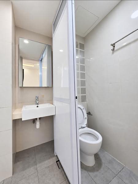 Straits Residences, 154 Joo Chiat Place, East Coast / Marine Parade, 2 Bedrooms, 506 sqft, Apartment For Rent, by Eric Woo, 21944439 - Bathroom - PropertyGuru.com.sg