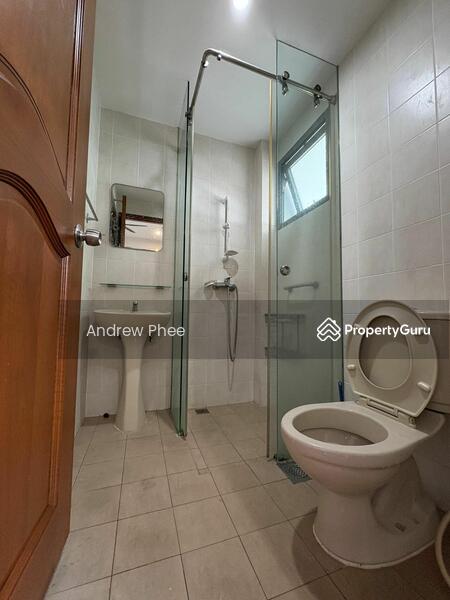 For Rent - Ensuite Room in Detached House on Holland Road