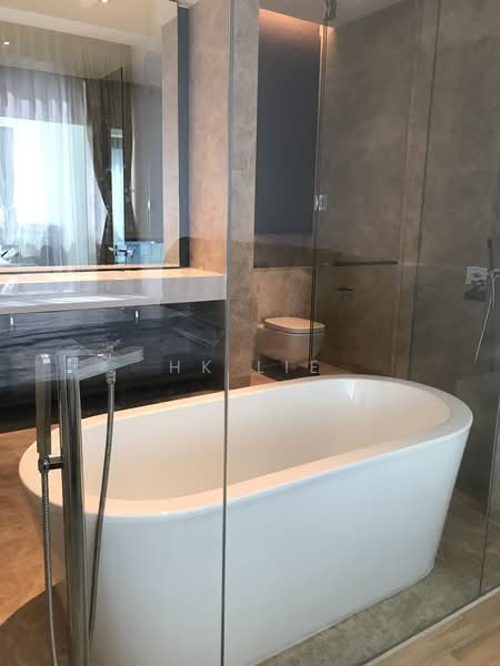 Leedon Residence, 12 Leedon Heights, 4 Bedrooms, 2,647 sqft, Condominium For Rent, by HK LIE, 21972633 - Master bathroom - PropertyGuru.com.sg