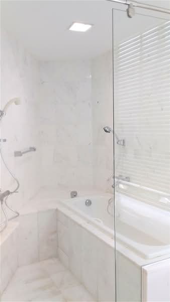 Tribeca by the Waterfront, 60 Kim Seng Road, 3 Bedrooms, 1,765 sqft, Condominium For Rent, by Christina Lim, 21981003 - Master Bathroom - PropertyGuru.com.sg