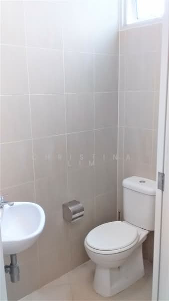 Tribeca by the Waterfront, 60 Kim Seng Road, 3 Bedrooms, 1,765 sqft, Condominium For Rent, by Christina Lim, 21981003 - Maid's Bathroom - PropertyGuru.com.sg