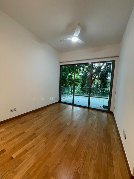 Master bedroom & patio