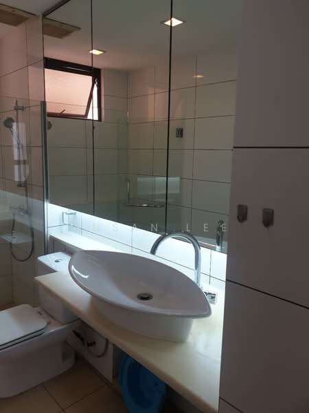 Yong An Park, 325 River Valley Road, 1 Bedroom, 1,022 sqft, Condominium For Rent, by Susan Lee, 21995628 - Master Bathroom - PropertyGuru.com.sg