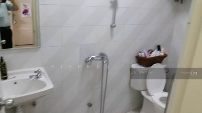 Serangoon Garden Estate, Portchester Avenue, 4 Bedrooms, 2,700 sqft, Semi-Detached House For Rent, by Stephen Tan, 21998112 - Renovated Toilet - PropertyGuru.com.sg
