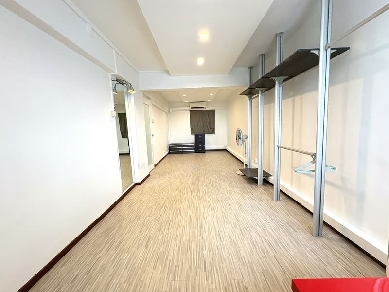 222 Serangoon Avenue 4, 222 Serangoon Avenue 4, 1 Bedroom, 721 sqft, HDB Flat For Rent, by Emy Wong, 22000314 - Master Bedroom - PropertyGuru.com.sg