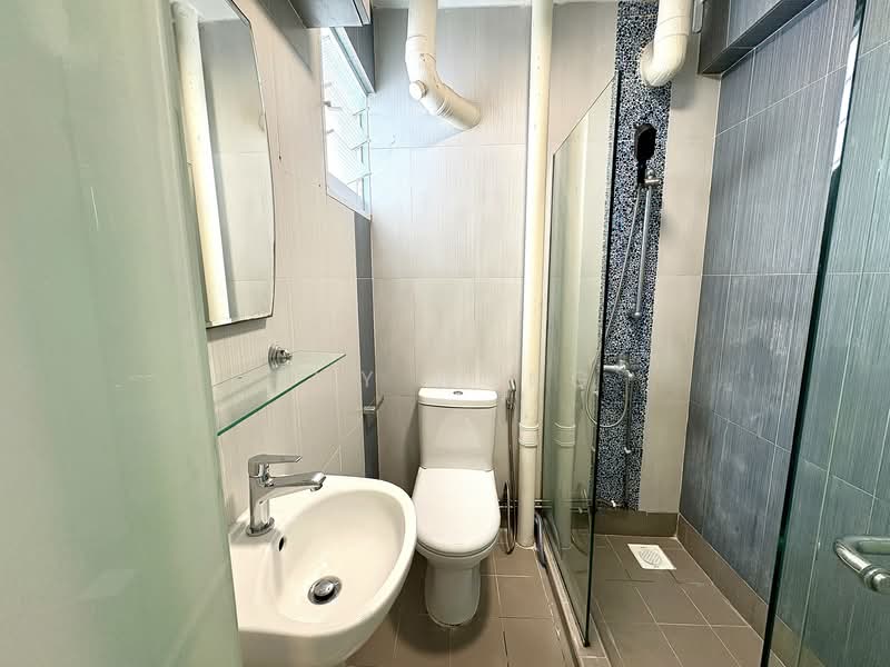 222 Serangoon Avenue 4, 222 Serangoon Avenue 4, 1 Bedroom, 721 sqft, HDB Flat For Rent, by Emy Wong, 22000314 - Master Bathroom - PropertyGuru.com.sg