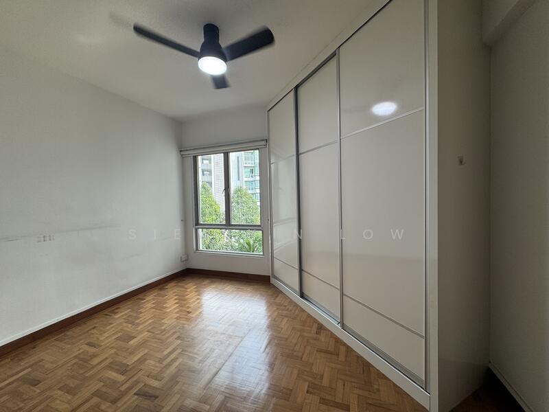 Spacious en-suite Master Bedroom