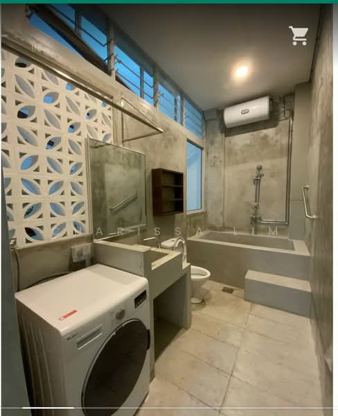 Niven Conservation Apt, 37 Niven road, 1 Bedroom, 400 sqft, Apartment For Rent, by Charissa Lim, 22007591 - PropertyGuru.com.sg