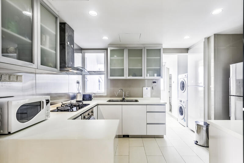 Fully equipped kitchen with cutlery cookware and kitchenware fully provided for
