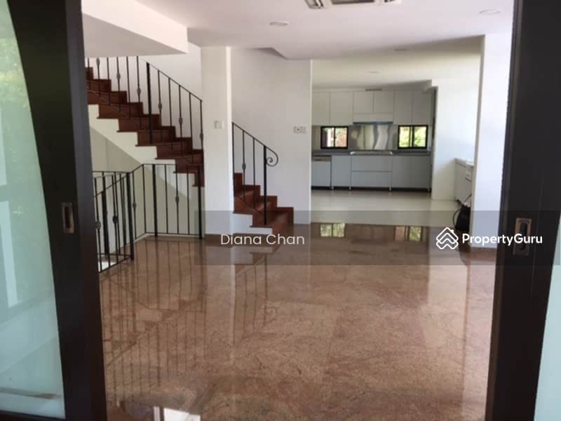 Spacious Dining Area
