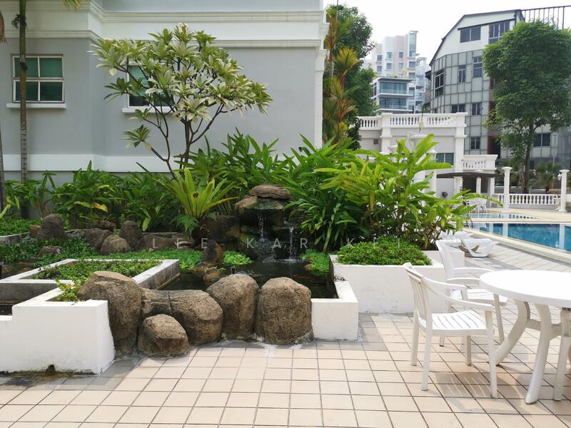 Fountain feature area