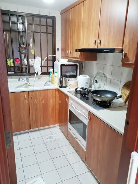 The Mayfair, 1 Jurong East Street 32, 2 Bedrooms, 893 sqft, Condominium For Rent, by Valerie Tan, 22019772 - PropertyGuru.com.sg