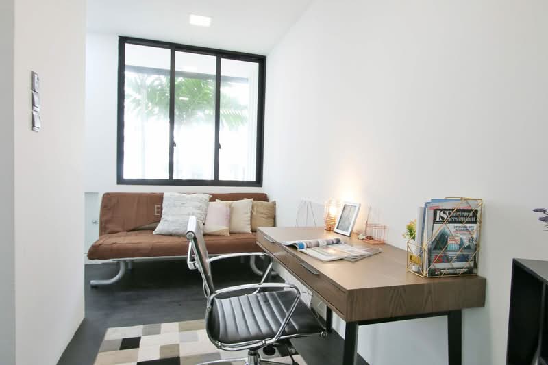 Jalan Elok, Jalan Elok, 4 Bedrooms, 3,300 sqft, Terraced House For Sale, by Elaine Tan, 22023828 - PropertyGuru.com.sg