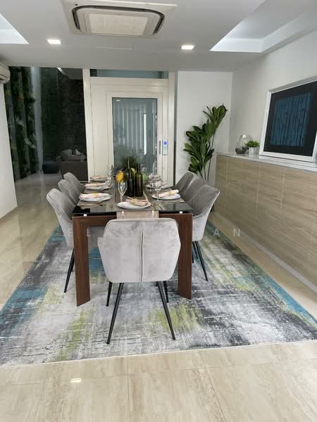 Jalan Elok, Jalan Elok, 4 Bedrooms, 3,300 sqft, Terraced House For Sale, by Elaine Tan, 22023828 - PropertyGuru.com.sg