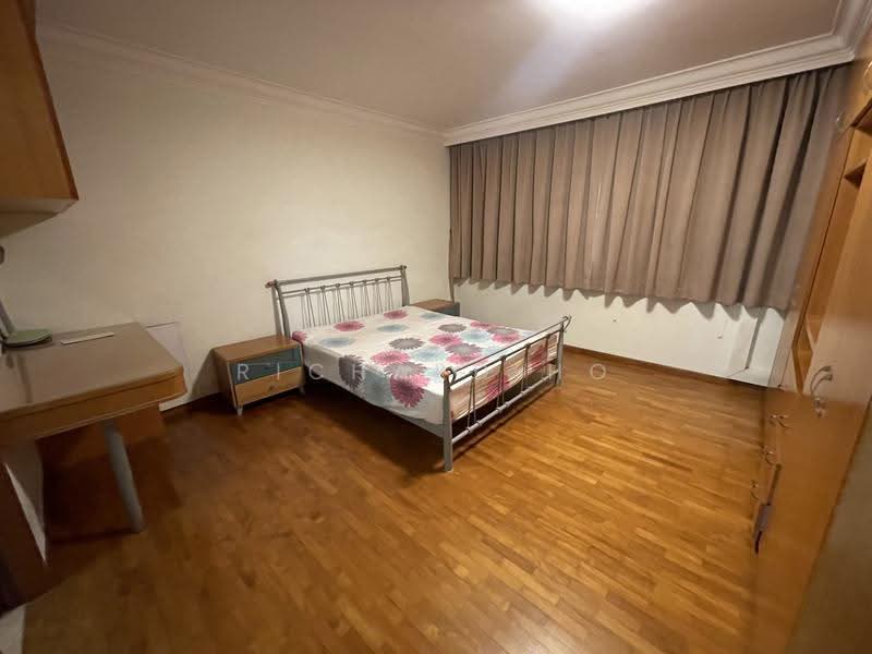 179 Bishan Street 13, 179 Bishan Street 13, Ang Mo Kio / Bishan / Thomson, 3 Bedrooms, 1,302 sqft, HDB Flat For Rent, by Richard Ho, 22026585 - Master Bedroom w attached toilet - PropertyGuru.com.sg