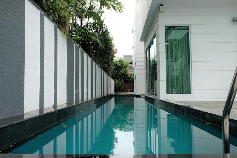 For Rent - Toh Crescent Modern Semi-Detached House With Swimming Pool.