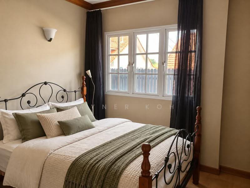 Freehold Semi-D near Thomson road vicinity, Jalan Leban, Ang Mo Kio / Bishan / Thomson, 6 Bedrooms, 4,000 sqft, Semi-Detached House For Sale, by Rayner Koh, 22030596 - Ground floor Bedroom - PropertyGuru.com.sg