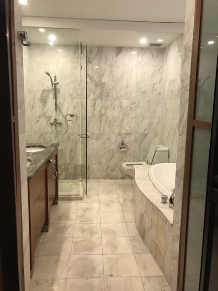 The Tomlinson, 20 Cuscaden Road, 3 Bedrooms, 2,368 sqft, Apartment For Rent, by Jessie Quek, 22042909 - Master Bathroom - PropertyGuru.com.sg