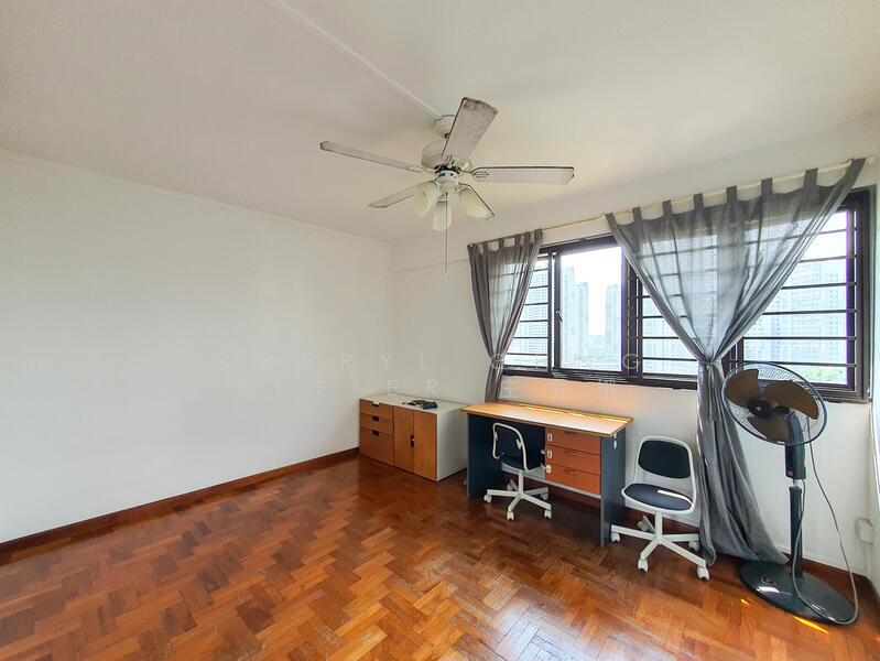 For Rent - 14 Dover Close East