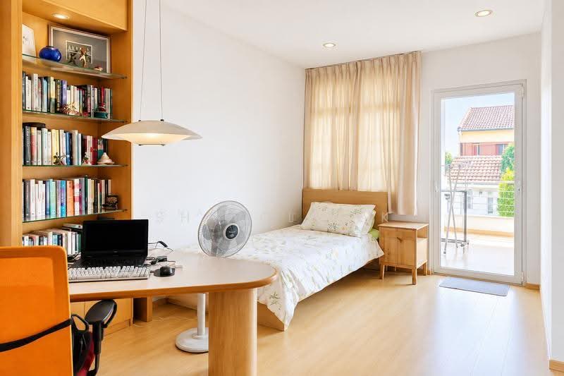 Spacious Common Bedroom (Semi Detached House), Jalan ishak, Eunos / Geylang / Paya Lebar, Room Rental, 200 sqft, Semi-Detached House For Rent, by Sharol Pek, 22043761 - PropertyGuru.com.sg