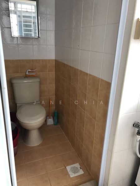Thomson Grove, 588 Yio Chu Kang Road, 3 Bedrooms, 1,485 sqft, Condominium For Rent, by Jane Chia, 22075261 - Bathroom 3 (off kitchen) - PropertyGuru.com.sg