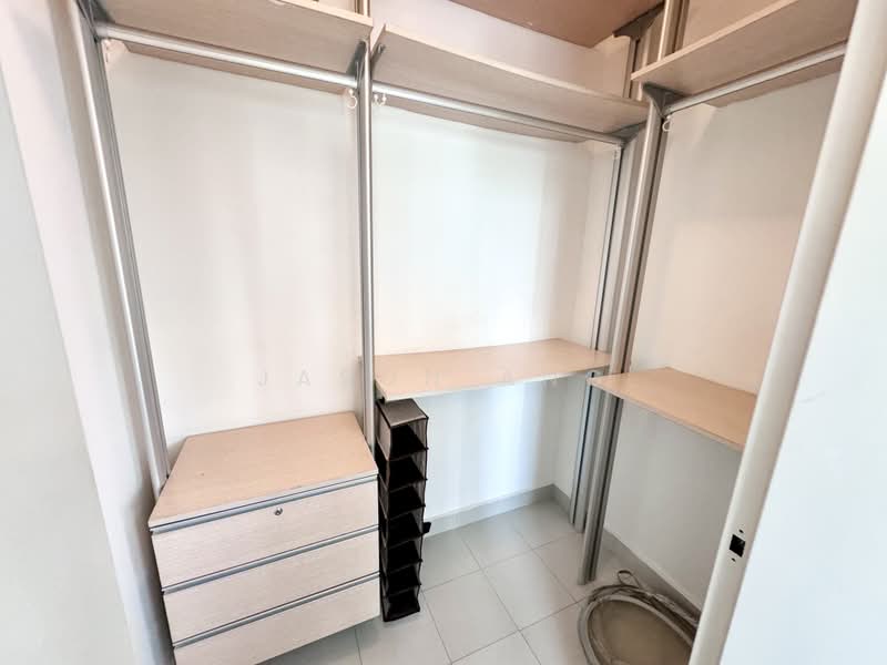 One Amber, 1 Amber Gardens, 1 Bedroom, 570 sqft, Condominium For Rent, by Jason Ang, 22084271 - Wardrobe area - PropertyGuru.com.sg