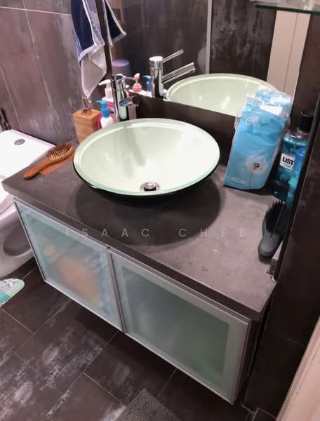 The Bayshore, 26 Bayshore RoadTower 1A, 2 Bedrooms, 979 sqft, Condominium For Rent, by Isaac Chee, 22085017 - common bathroom - PropertyGuru.com.sg
