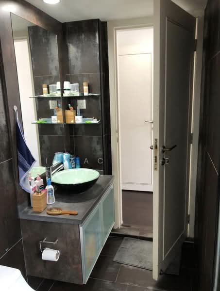 The Bayshore, 26 Bayshore RoadTower 1A, 2 Bedrooms, 979 sqft, Condominium For Rent, by Isaac Chee, 22085017 - master bathroom - PropertyGuru.com.sg