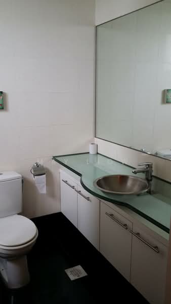 The Legacy, 455 Bukit Timah Road, 2 Bedrooms, 980 sqft, Apartment For Rent, by May Liow, 22088258 - Master Bathroom - PropertyGuru.com.sg