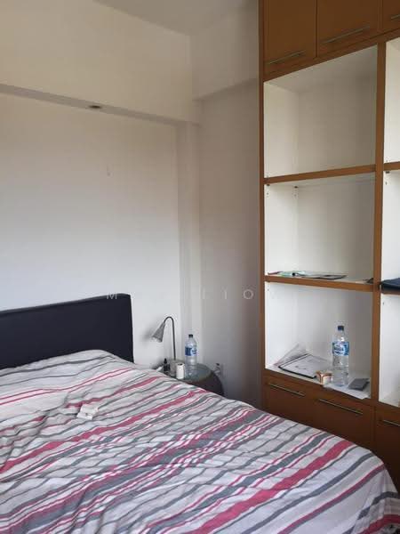 The Legacy, 455 Bukit Timah Road, 2 Bedrooms, 980 sqft, Apartment For Rent, by May Liow, 22088258 - Bedroom 2 with Queen size bed - PropertyGuru.com.sg