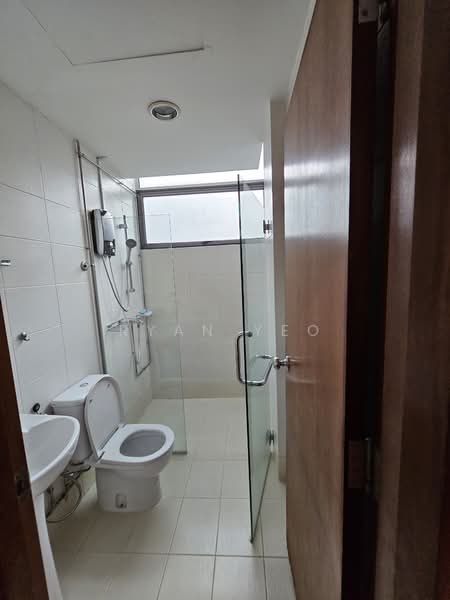 Carlisle Road, CARLISLE ROAD, 2 Bedrooms, 1,000 sqft, Terraced House For Rent, by Ryan Yeo, 22109195 - PropertyGuru.com.sg