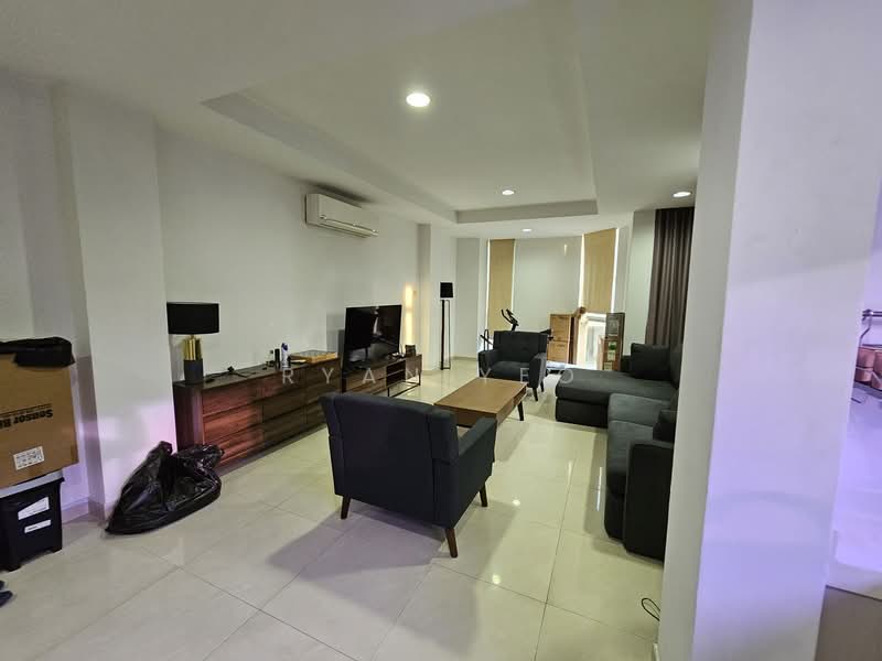 Carlisle Road, CARLISLE ROAD, 2 Bedrooms, 1,000 sqft, Terraced House For Rent, by Ryan Yeo, 22109195 - PropertyGuru.com.sg