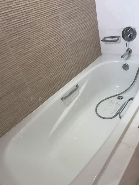 Vista Residences, 26 Jalan Datoh, 3 Bedrooms, 1,109 sqft, Condominium For Rent, by Priscillin Lim, 22112205 - PropertyGuru.com.sg