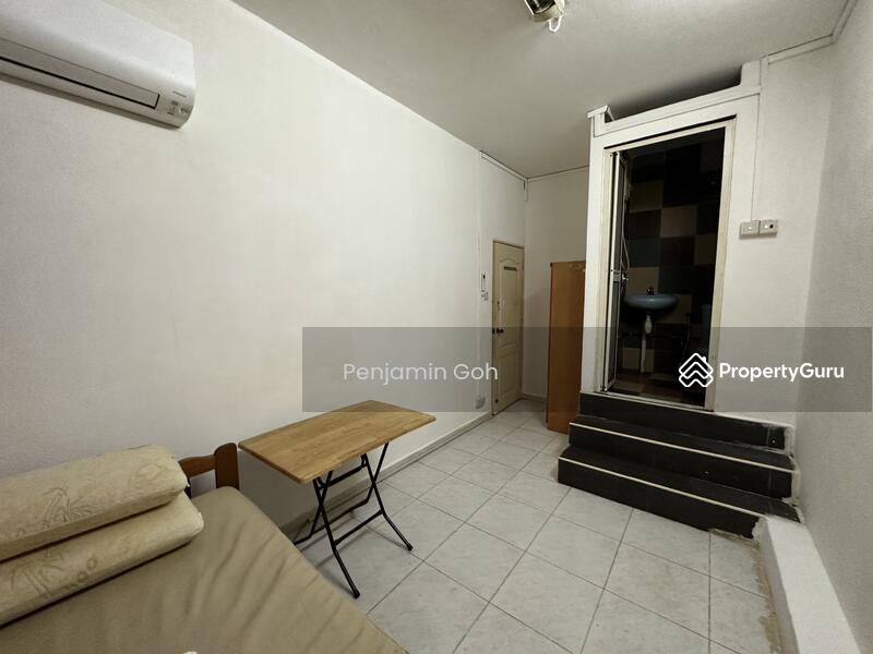 For Rent - Master room @ Upper Serangoon Road walkup unit