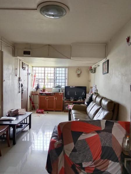 706 Yishun Avenue 5, 706 Yishun Avenue 5, Sembawang / Yishun, 2 Bedrooms, 883 sqft, HDB Flat For Rent, by Angela Chung, 22127954 - Living Room - PropertyGuru.com.sg