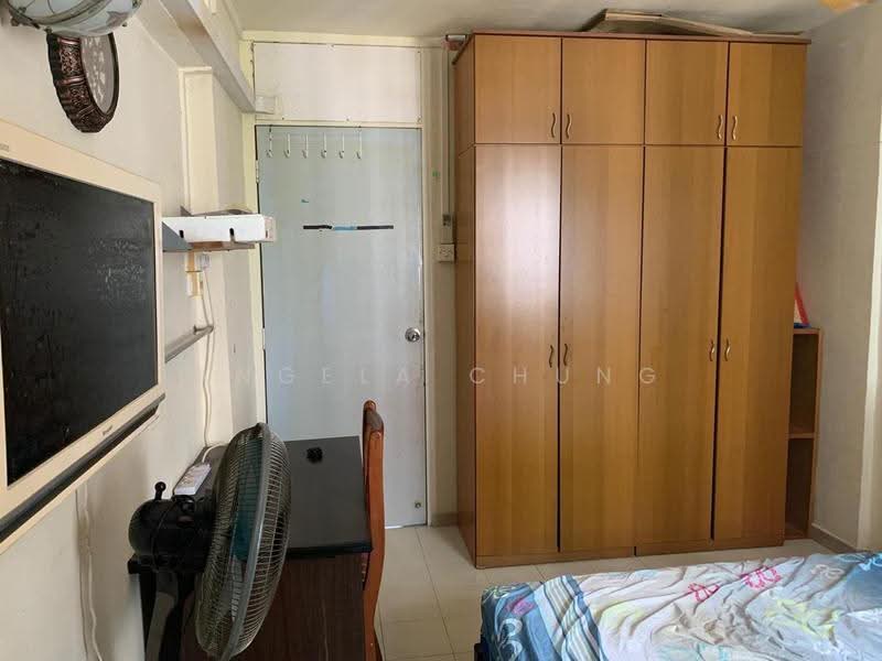 706 Yishun Avenue 5, 706 Yishun Avenue 5, Sembawang / Yishun, 2 Bedrooms, 883 sqft, HDB Flat For Rent, by Angela Chung, 22127954 - Master Bedroom face door - PropertyGuru.com.sg