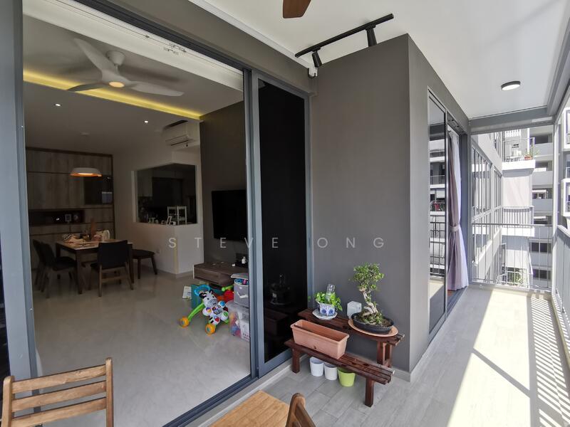 High Floor Well Furnished Good Clean Unit