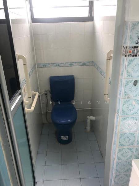 1 Ghim Moh Road, 1 Ghim Moh Road, Tanglin / Holland / Bukit Timah, 3 Bedrooms, 807 sqft, HDB Flat For Rent, by Peter Jiang 姜泽良, 22145042 - Toilet - PropertyGuru.com.sg