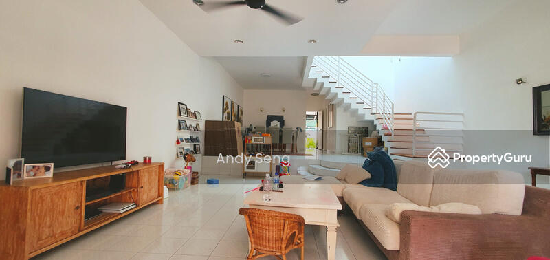Bright and spacious living room